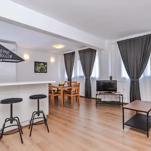  Appartamento Eleganto - Two Bedroom, Central, Stylish